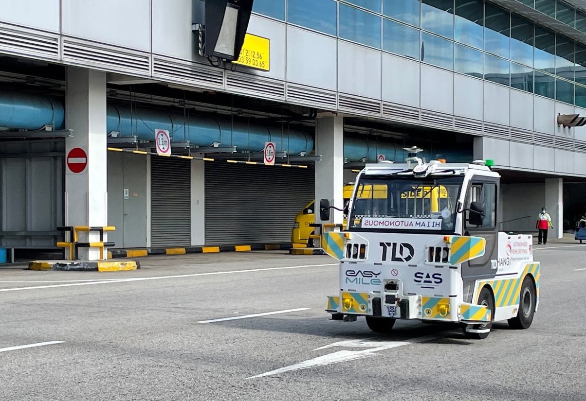 Automating Baggage Transport at Changi Airport EasyMile